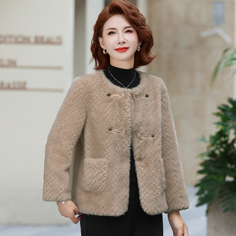 妈妈秋冬装高贵仿皮草外套中年女装皮毛一体中老年洋气短款上衣服